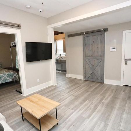 Hidden Hideaway! Bungalow 2 Blocks From The Beach! Sleeps 3 Vila Galveston Exterior foto