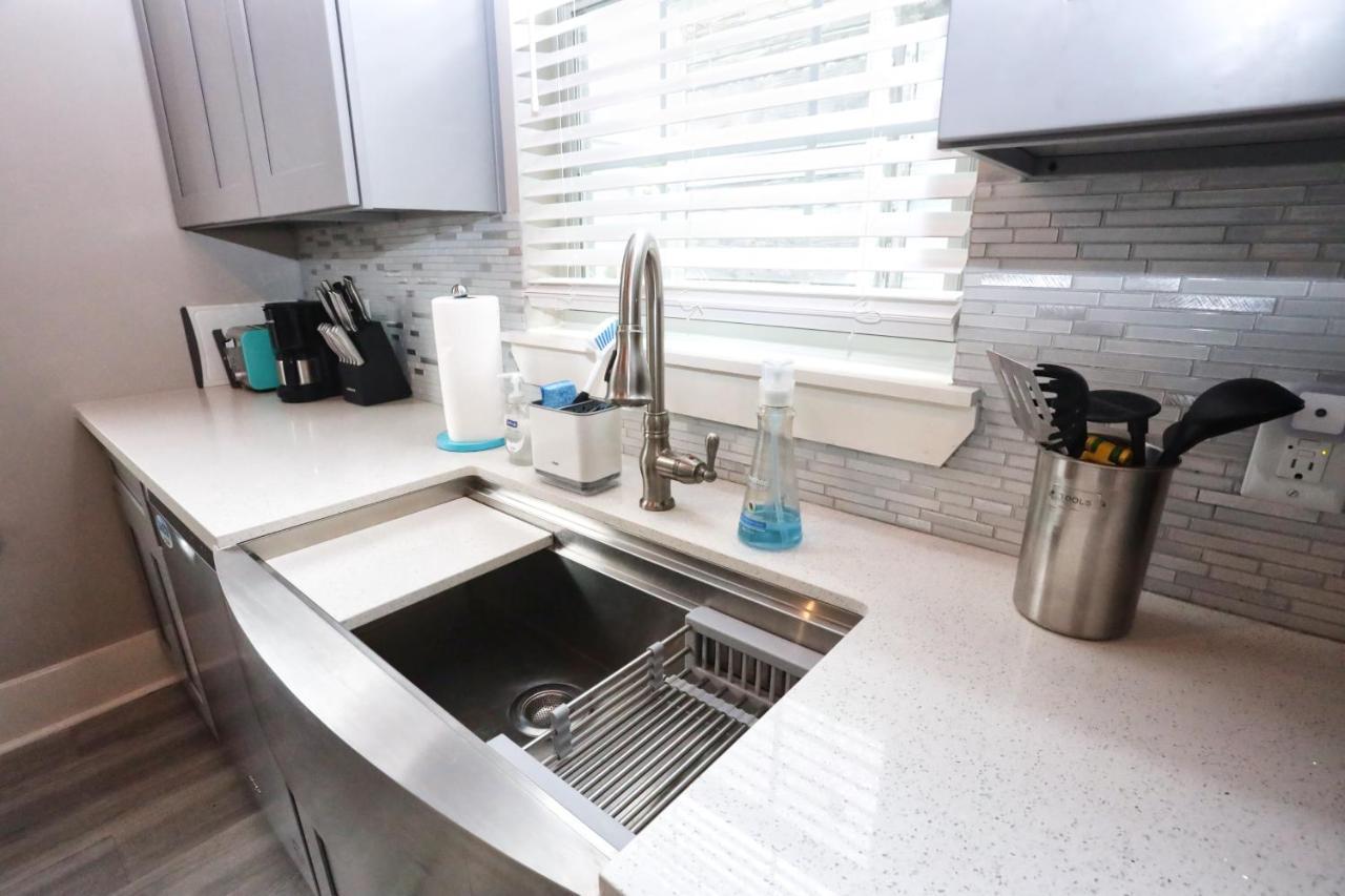 Hidden Hideaway! Bungalow 2 Blocks From The Beach! Sleeps 3 Vila Galveston Exterior foto
