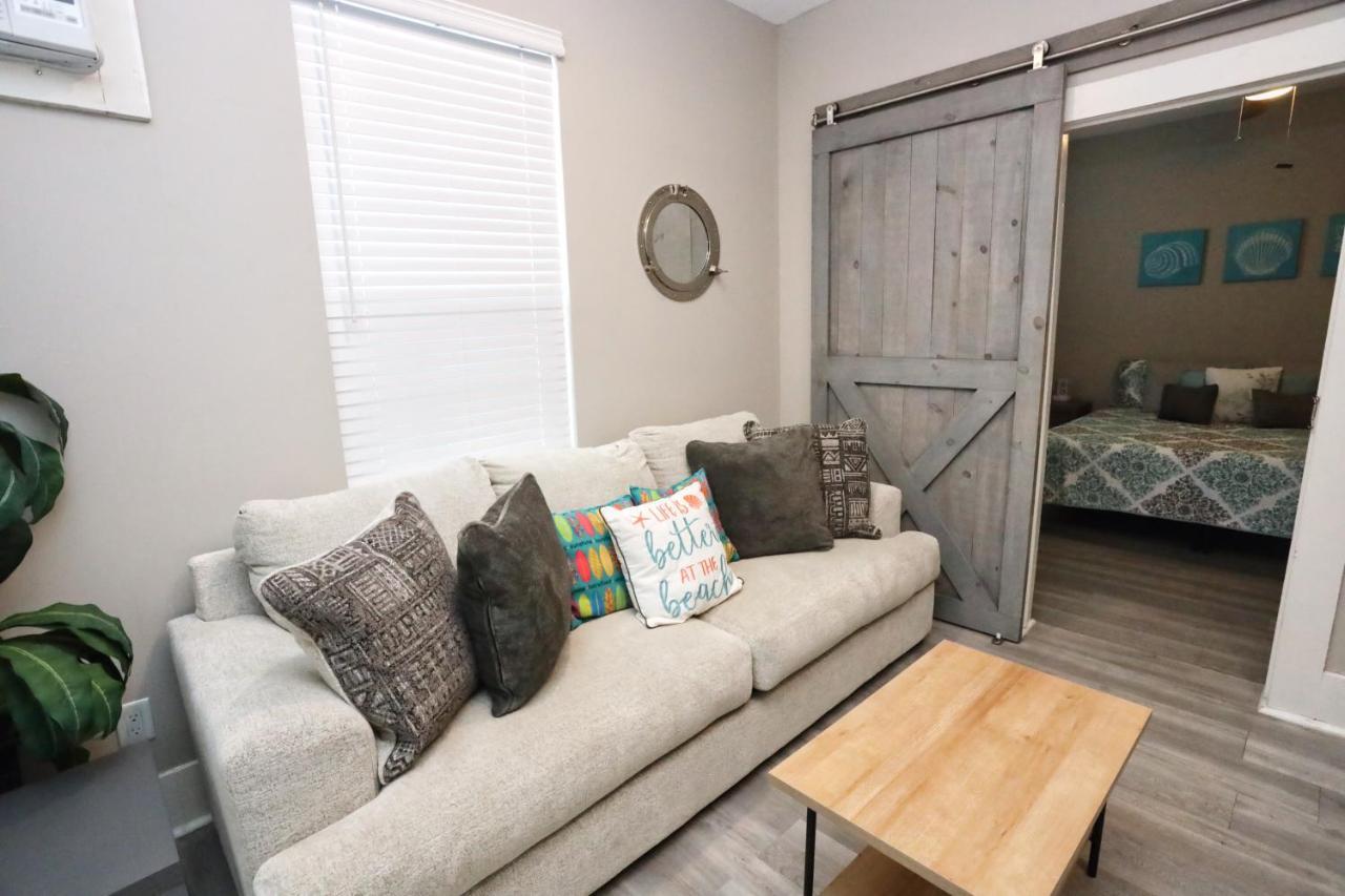Hidden Hideaway! Bungalow 2 Blocks From The Beach! Sleeps 3 Vila Galveston Exterior foto