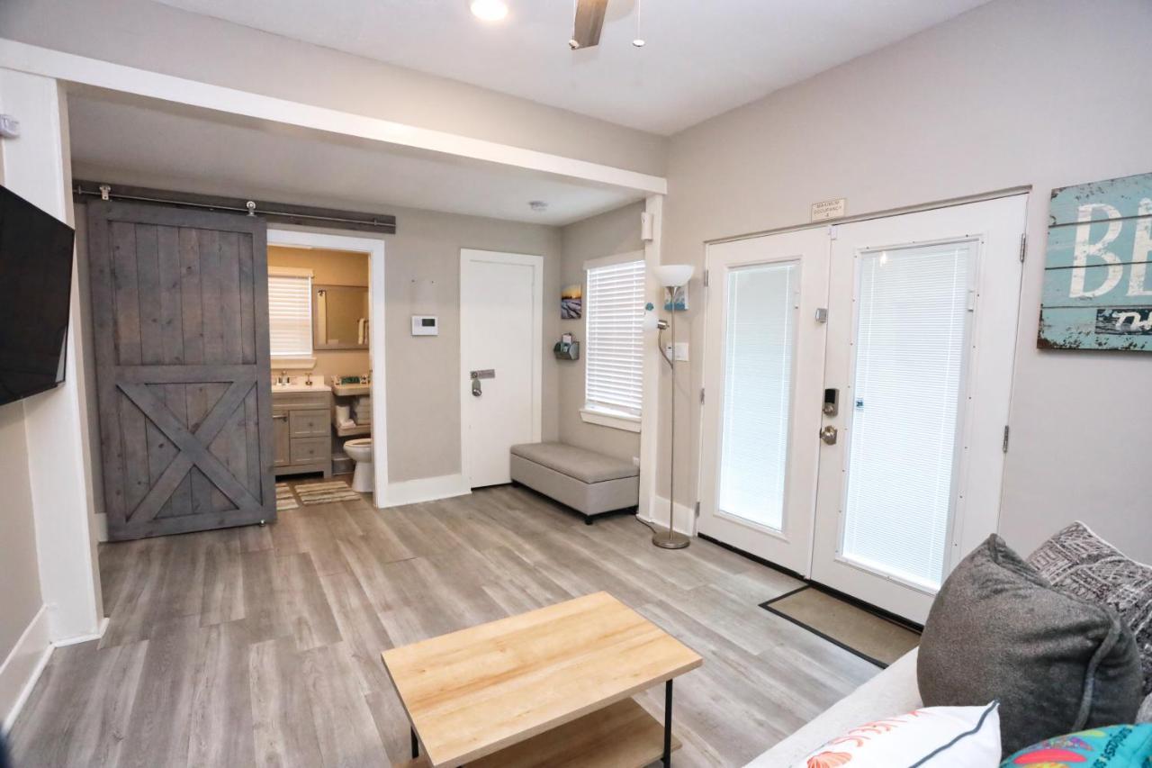Hidden Hideaway! Bungalow 2 Blocks From The Beach! Sleeps 3 Vila Galveston Exterior foto