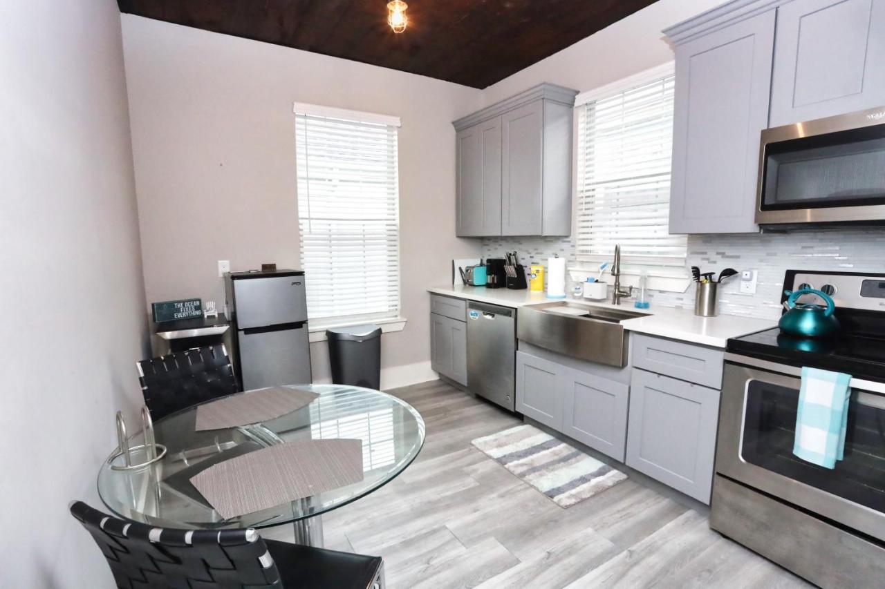 Hidden Hideaway! Bungalow 2 Blocks From The Beach! Sleeps 3 Vila Galveston Exterior foto
