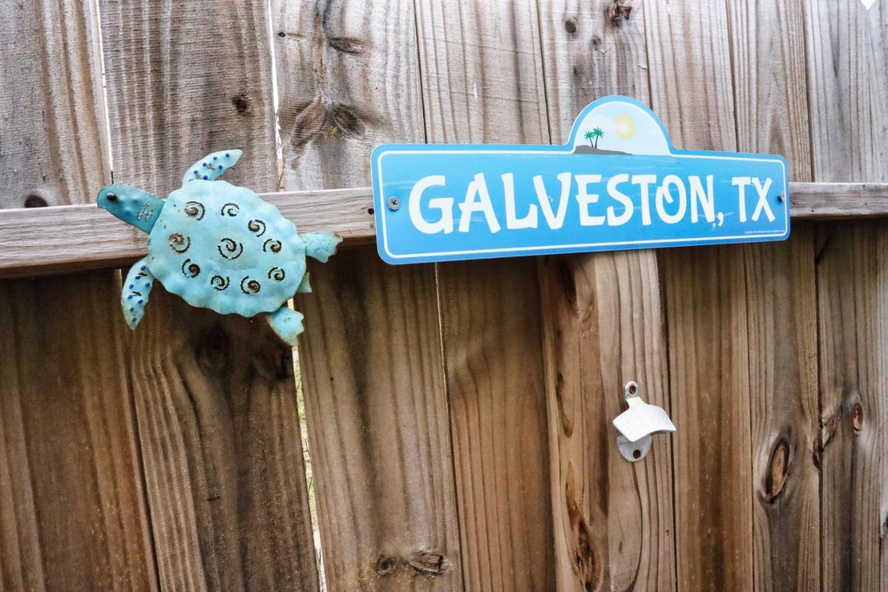 Hidden Hideaway! Bungalow 2 Blocks From The Beach! Sleeps 3 Vila Galveston Exterior foto